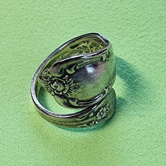 VINTAGE WM A ROGERS ONEIDA LTD ROSE SONG PATTERN SPOON RING - Picture 1 of 4